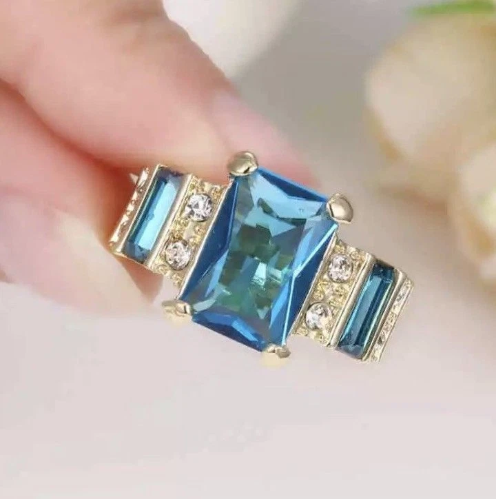  Anillo de compromiso de piedra grande aguamarina azul para mujer amarillo enchapado en rodio talla 7 Foto 2 de 2