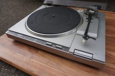 Hitachi HT 50 S con trazione diretta al quarzo e ago nuovo