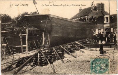 Old postcard Le Crotoy Le Port - fishing boat ready to be launched (1292267)