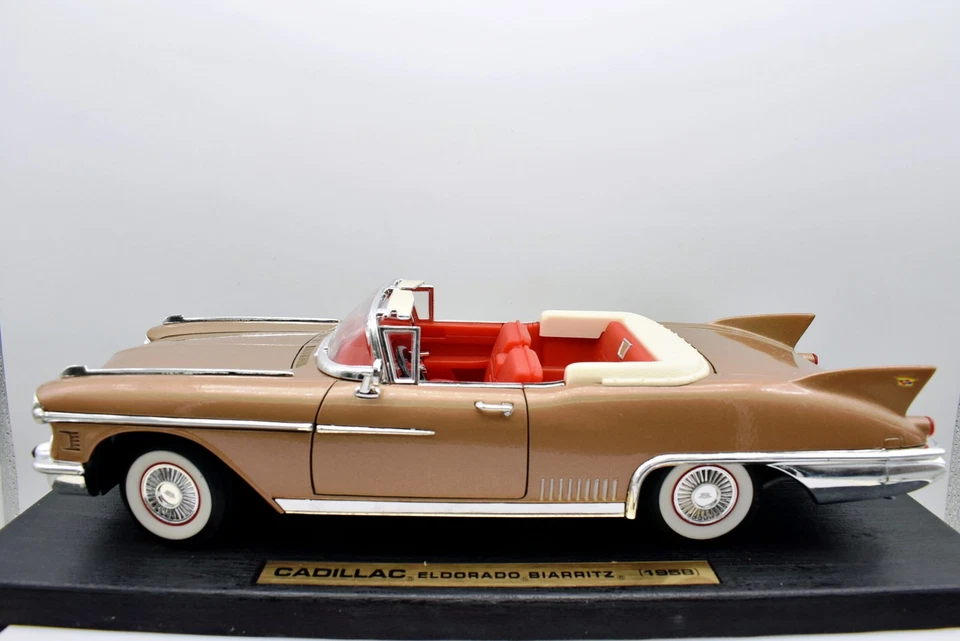 Modellino auto americane scala 1:18 Cadillac eldorad biarritz diecast modellismo - Immagine 3 di 4