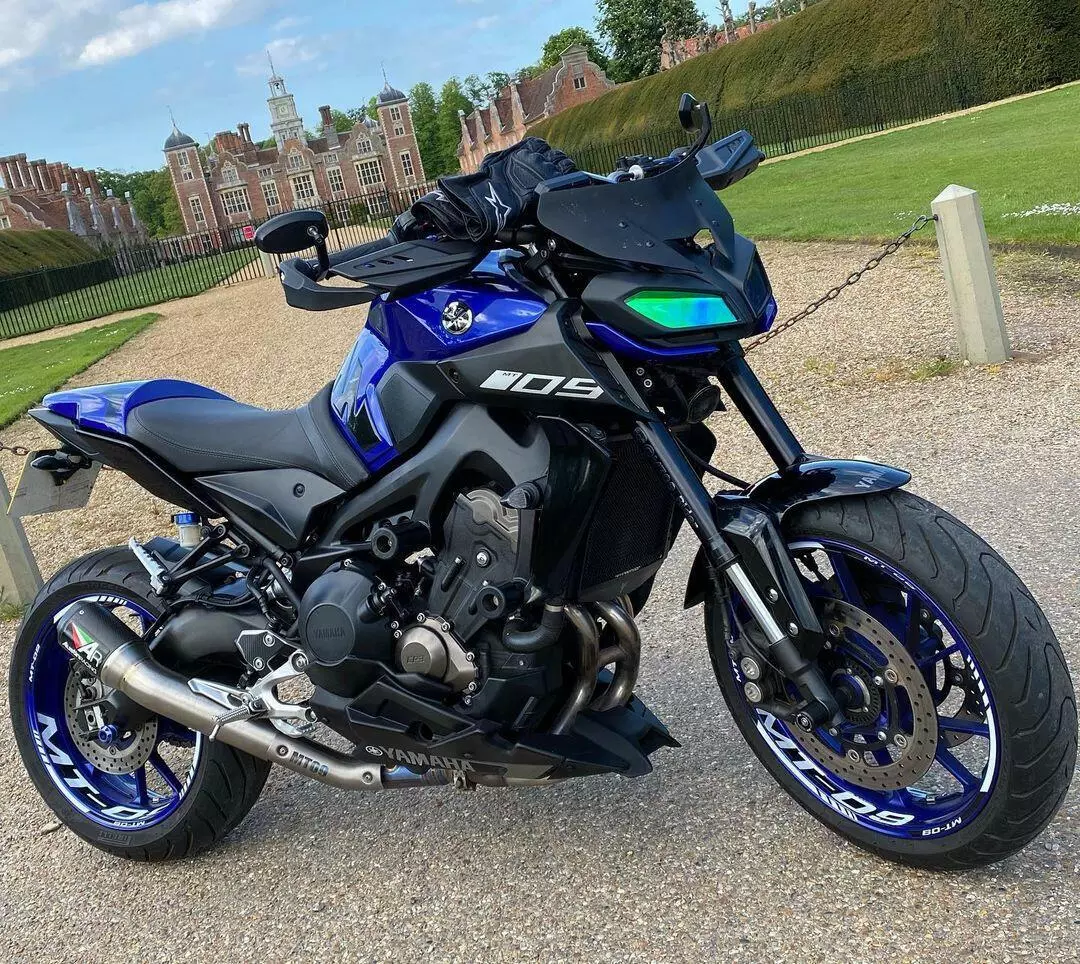 YAMAHA MT-09