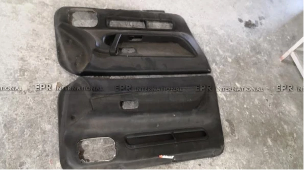Tarjeta de puerta interior delantera tipo OE FRP moldura sin pintar para Nissan Skyline R32 GTR OE Foto 2 de 2