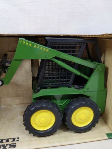 1/16 Ertl Farm Toy John Deere Skid Steer Loader - Picture 2 of 5