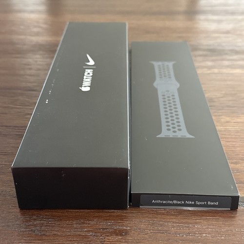 Apple Watch Nike Series 7 45mm Midnight Alum. Case (GPS + Cellular) (MKJL3LL/A) - Photo 11 sur 11