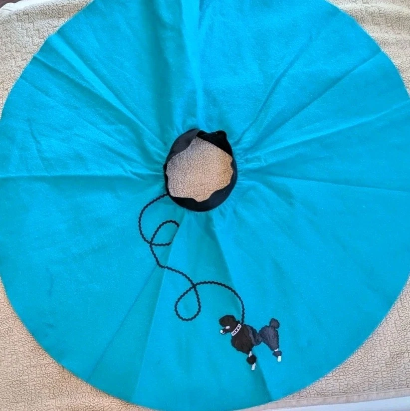 Niñas Caniche Falda Azul Aqua Fieltro Negro Perro Años 50 Retro Disfraz 5 6 Calcetín Hop  Foto 2 de 4