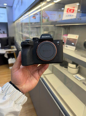 Sony A7R V 61MP Full Frame Mirrorless Body ILCE-7RM5 8K Video 8-Axis IBIS Pro