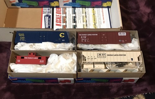 HO CSX Flags Asstd. 12 Cars Roundhouse unassembled PERFECT!asst 892 - Picture 10 of 15