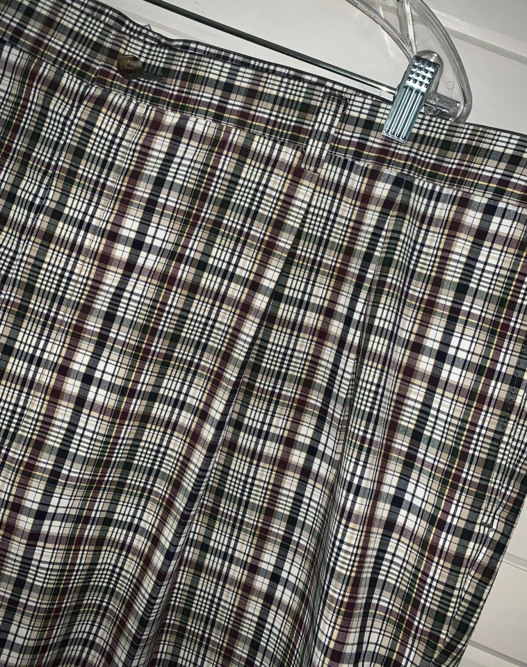 Roundtree & Yorke Gold Label Sz 50 100% Cotton Shorts Khaki Black Plaid EUC - Image 3 of 4