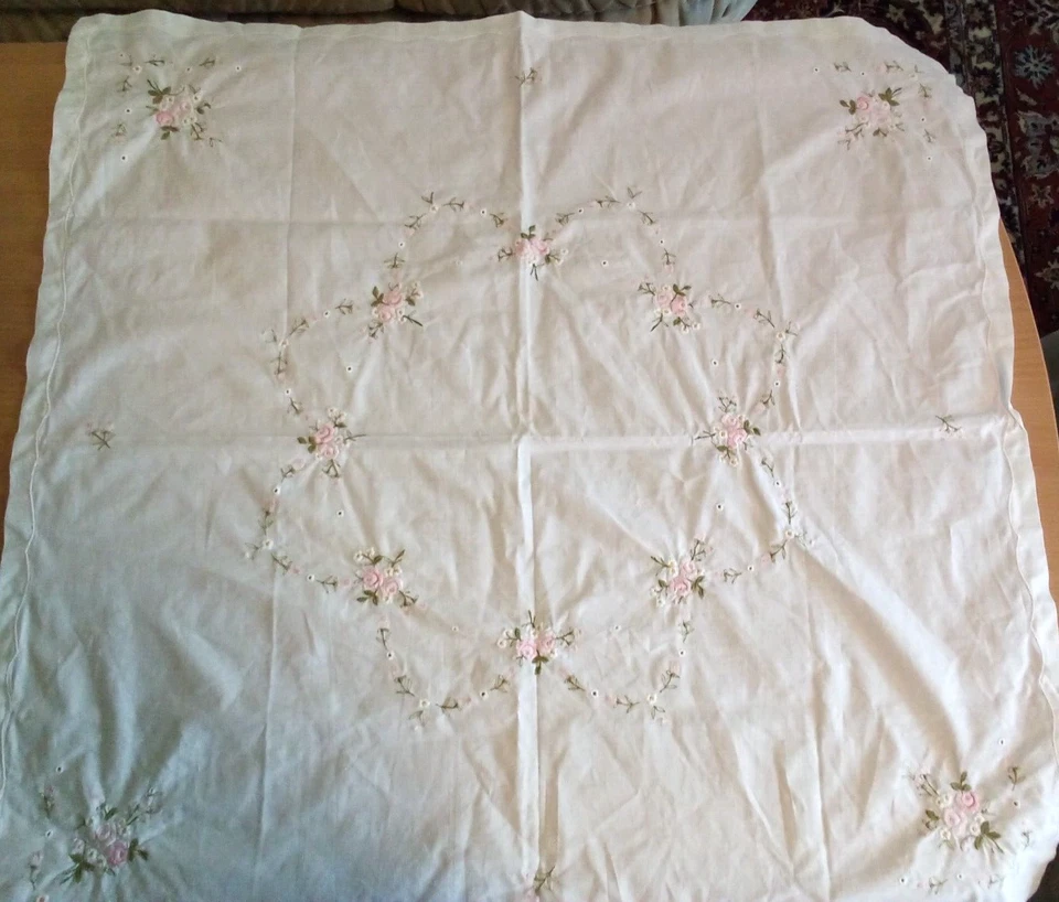Weiße Mitteldecke mit Blumen 75 cm x 75 cm Tischdecke 80er Ja Nostalgie Frühling