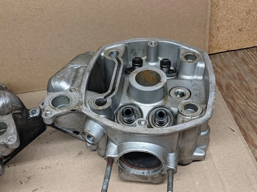 Juego de culata derecha izquierda Honda CX500 C 1982 personalizado OEM par 12200-MA1-000 Foto 2 de 4