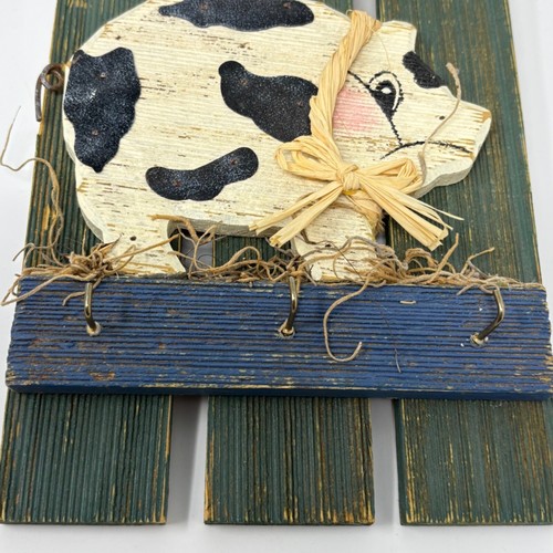 Rustic Wooden Welcome Sign White Black Pig Green Picket Fence Three Key Hooks - Picture 4 of 6