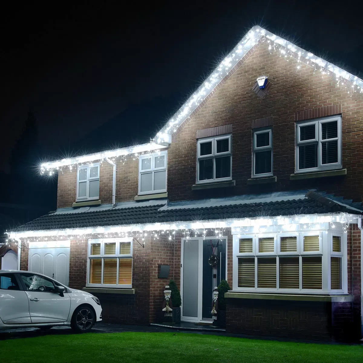 Lights4You 13ft (4m) 152 LED Ice White Outdoor Icicle Light Christmas house