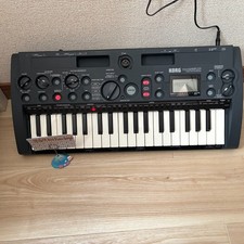 Korg MS1 microSAMPLER tastiera di campionamento con custodia Gator alimentatore microfono