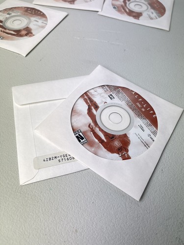 Half-Life 2 PC-CD Rom 2004 Game With 5 Discs - Good Condition No Ref Card - Picture 11 of 13