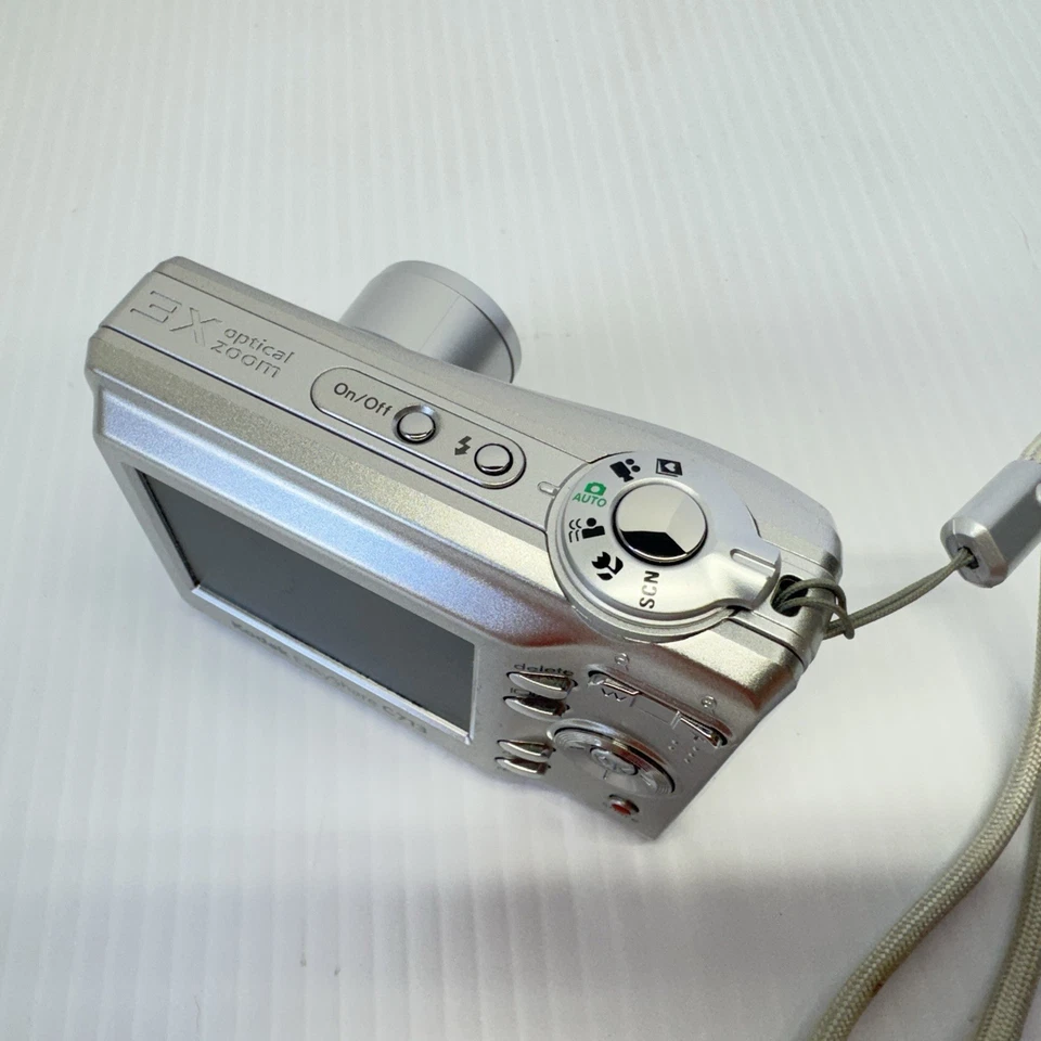 Kodak EasyShare 7.0MP Digital Camera - C713 - Silver - Works READ - Image 4 of 4