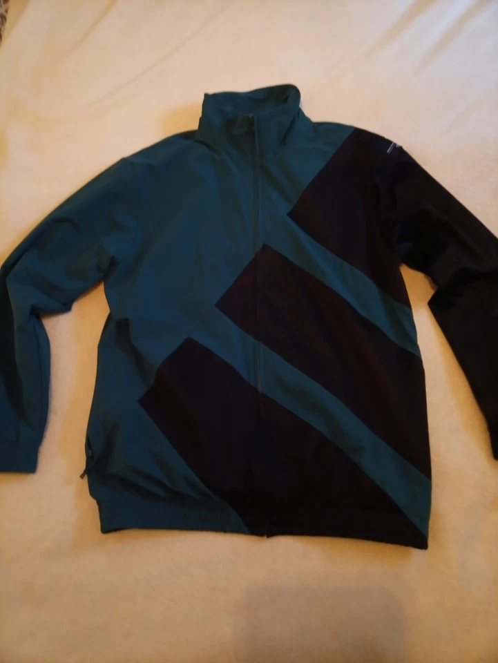 Adidas Jacke Equipment Gr.L wie Neu Schwarz/grün selten, Limited, kaum getragen - Bild 2 von 4