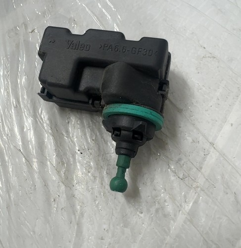 Headlight level adjustment motor