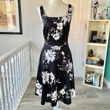 Holt Renfrew Chic Black and White Floral Midi Cocktail Dress (size 0)