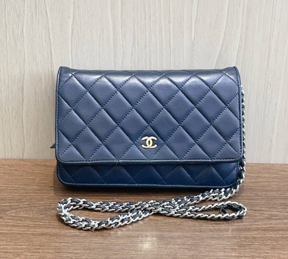 CHANEL ボディバッグ ネイビー Chanel WOC Diamond Blue Shoulder Bag Crossbody Bag Sliver Hardware