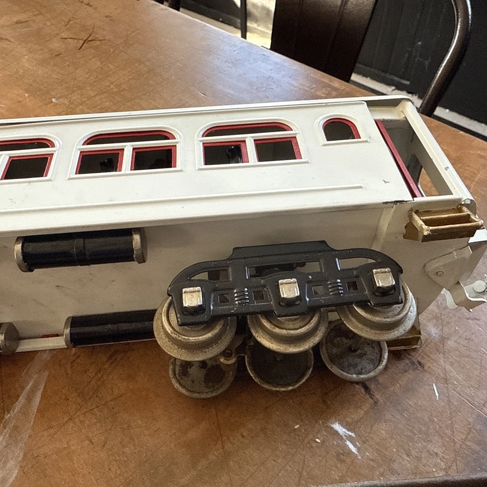 2 LIONEL 400 Series Passenger Cars - Image 3 of 4