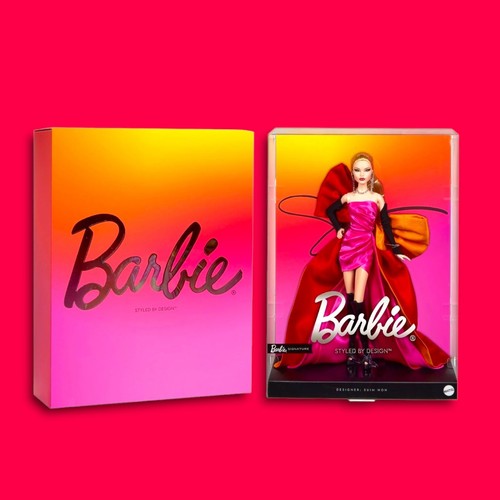 Barbie bambola firmata in stile design etichetta oro 2024 NRFB #HRM31. Barbiecore. - Foto 10 di 12