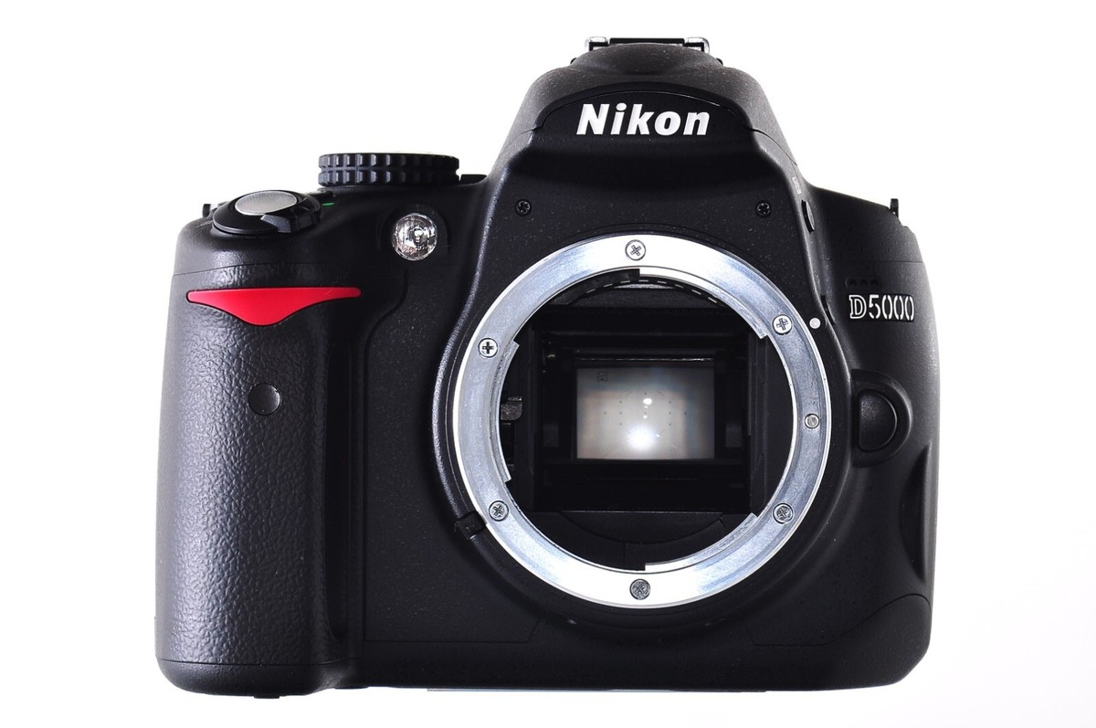 Nikon D5000 デジタル一眼レフカメラ　 55－200㎜　新品級美品 MINT] Nikon D5000 Digital Camera 55-200mm f/4-5.6G ED Lens