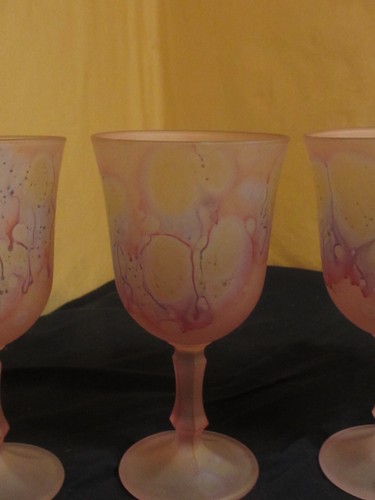 Set of 5 SCHOTT ZWIESEL Germany Frosted Art Drip Wine Glasses Pink 6 1/4" - Picture 3 of 6
