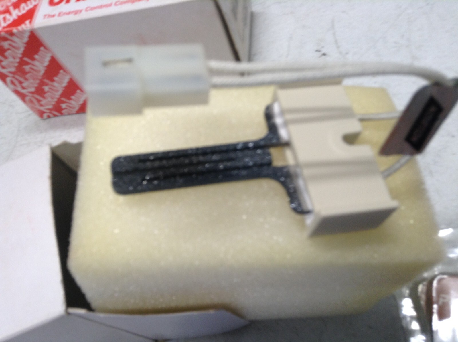 Robertshaw+41407+Hot+Surface+IGNITOR+Norton+271m+Trane+Ign30 for sale