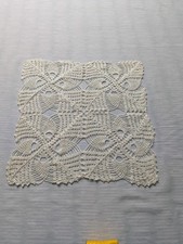 Napperon carré au crochet fait main –40 x 40 cm – coton- fabrication France