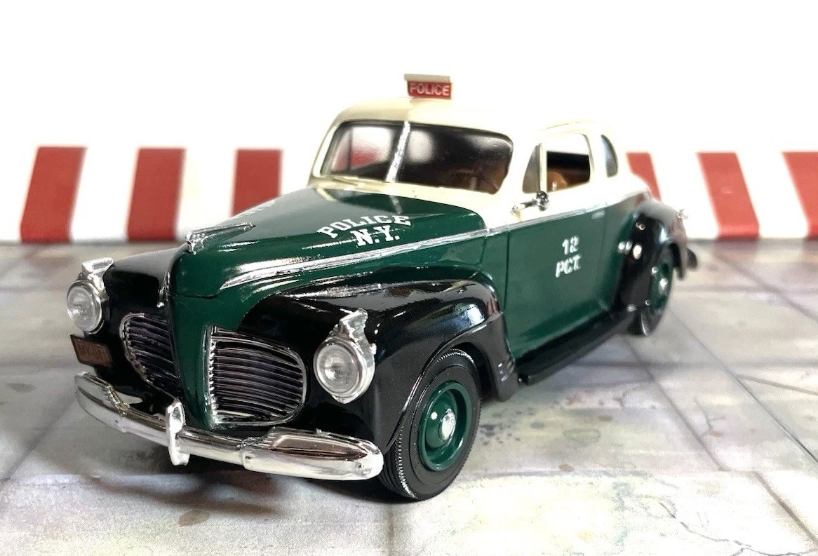 Nicely built 1/25 1941 Plymouth Police Vintage NYPD Green Black White READ