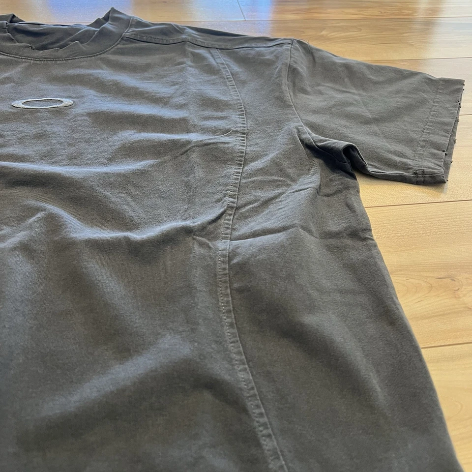 Oakley Мужская винтажная футболка центр логотип графический размер средний - Изображение 2 из 4