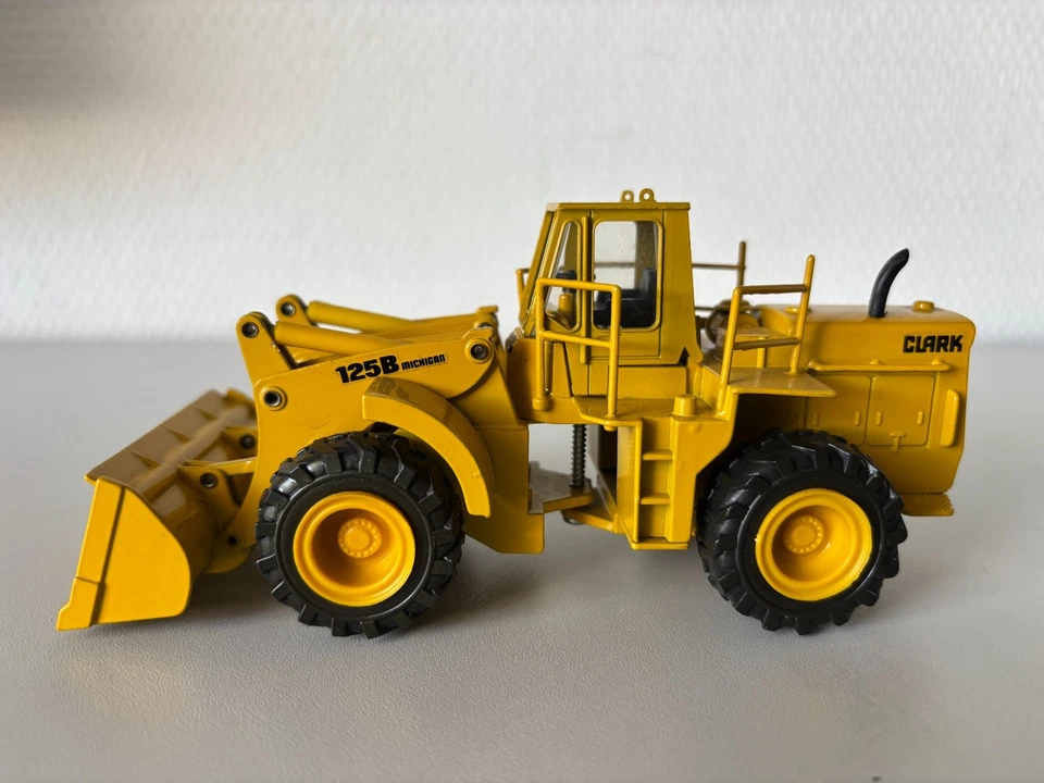 Clark Michigan Radlader 125B Conrad #2884 1:50