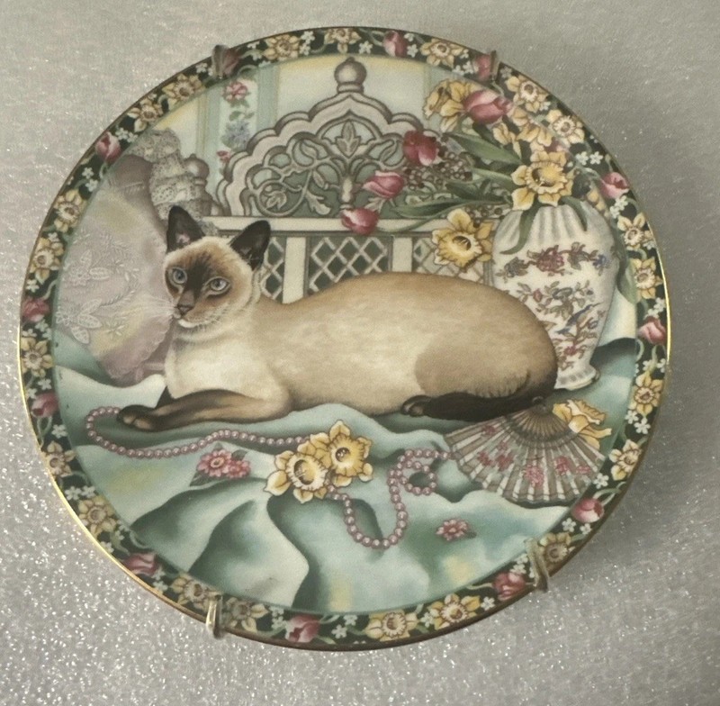 Vtg  Aynsley Siamese Cat  Collectors Plate Bone China 7 “ Spring Cat W/Hanger