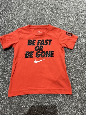 Nike Kyrie Irwing Be Fast Or Be Gone Logo purpurrot T-Shirt 3T Alter 2-3 Jahre