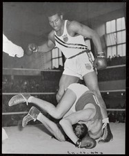 Olympic Boxer E.A.Sanders Knocking Out Opponent 1952 OLD BOXING PHOTO