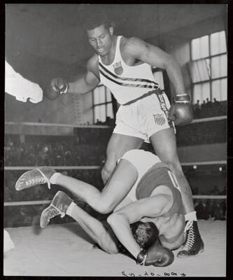 Olympic Boxer E.A.Sanders Knocking Out Opponent 1952 OLD BOXING PHOTO