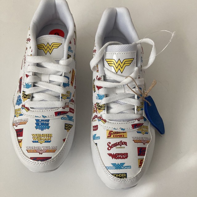 wonder woman reebok shoes