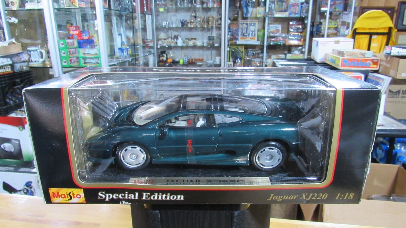 New Maisto 1:18 Diecast Jaguar XJ220 1992 Model with Nice Box Free Shipping