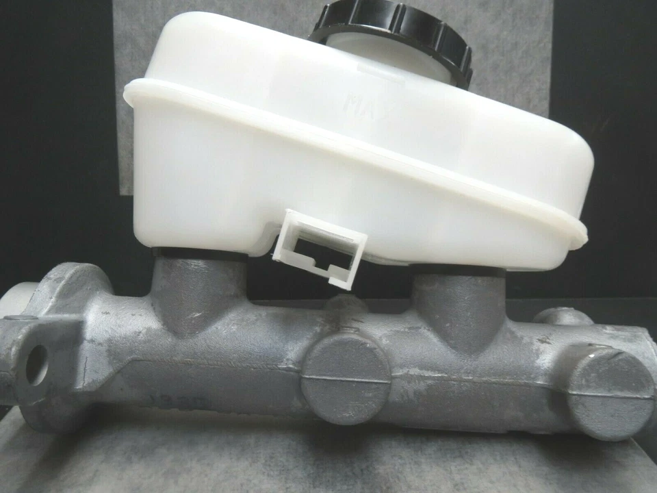 Nuevo cilindro maestro de freno para Mazda B4000 1994 - Hecho en EE. UU. - ¡Envío rápido! Foto 2 de 4
