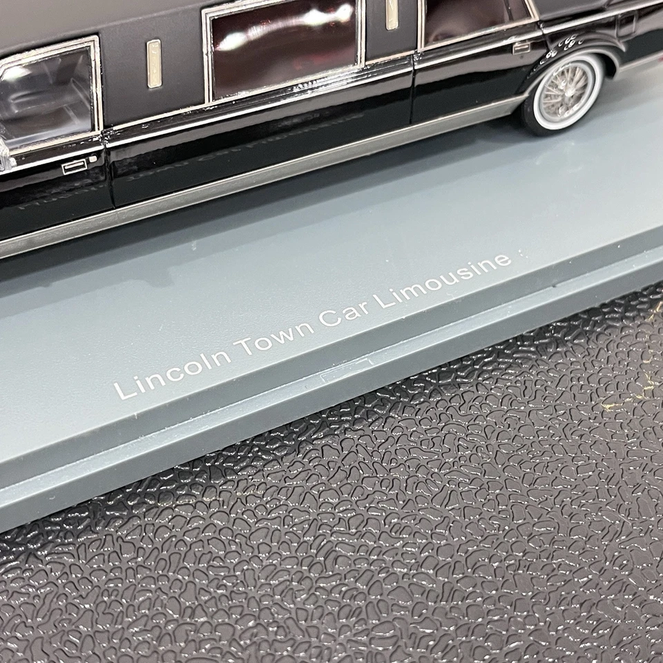NEO 1/43 1985 Lincoln Town Car Limousine black resin model rare excellent 45335 - Image 2 of 4