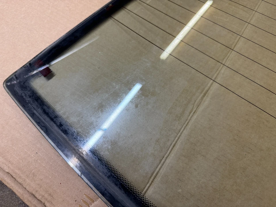 Ventana de vidrio trasera Ford Mustang 87-93 con escotilla DEFROST OE Carlite GT LX Foto 2 de 4