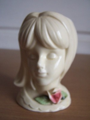 Vintage cremefarbene Frauenkopf Vase mit rosa Rose gestempelt Japan 4,75 cm hoch