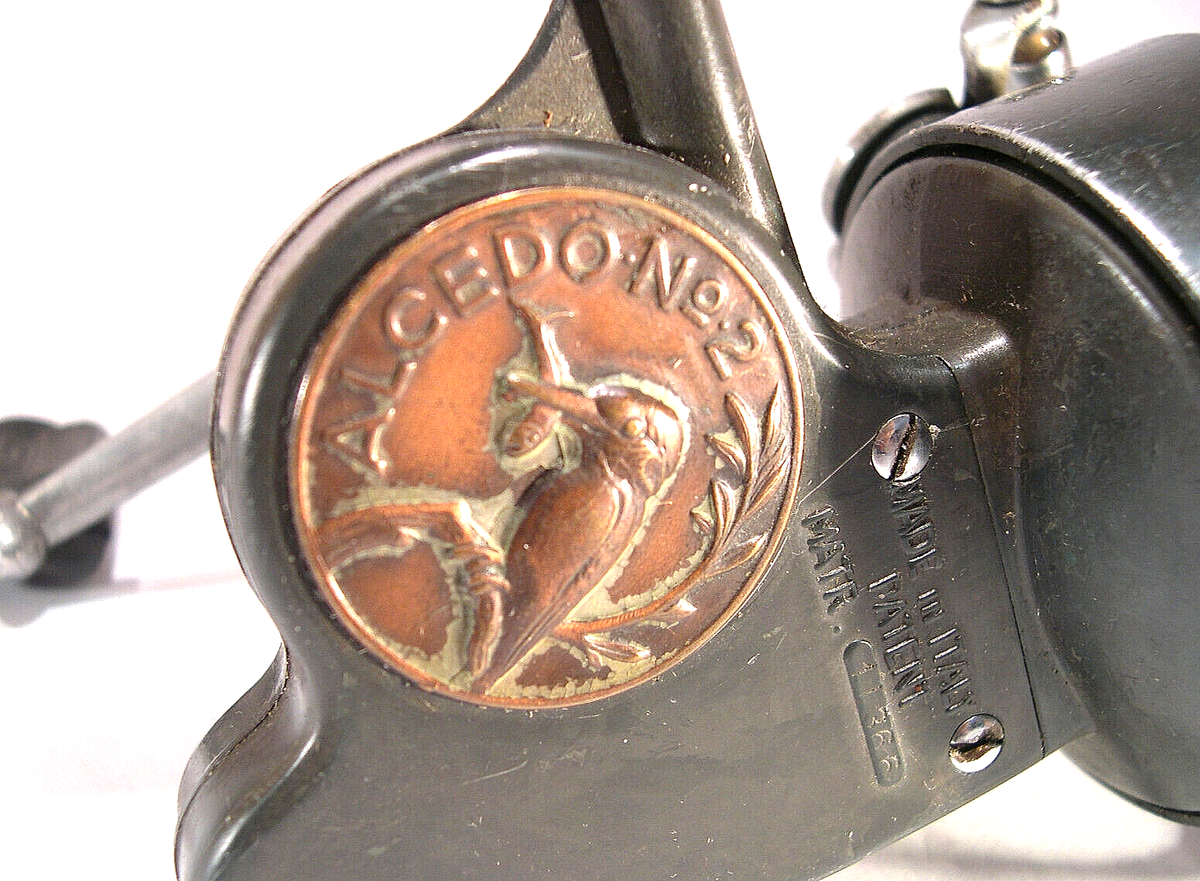 希少アルチェドALCEDO 2C/S スピニングリール 1973年販売イタリア製 希少アルチェドALCEDO 2C/S スピニングリール 1973年販売イタリア製