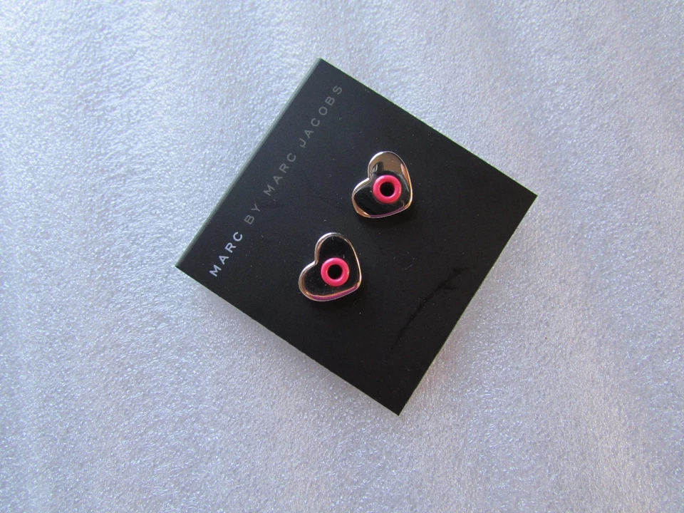 Pendientes Marc Jacobs Post Agujero Corazón NUEVO $42 Foto 3 de 4