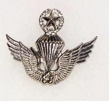ROK / South Korean Army Master Para Airborne Wing Badge Solid