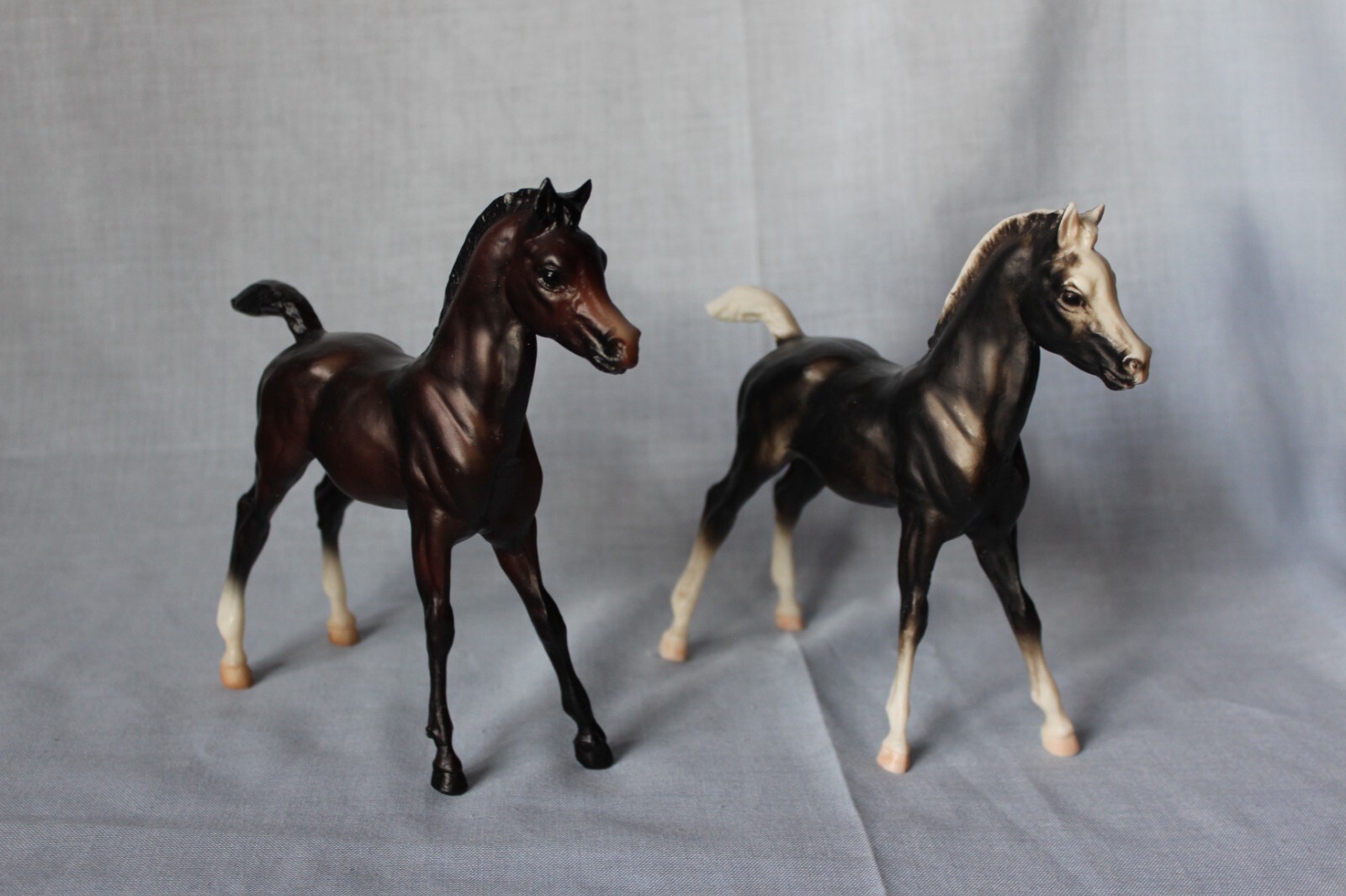 Breyer Pair of Family Arabian Foals, dark bay "Julian" & matte charcoal "Doc" eBay