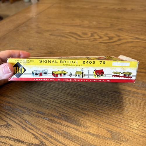 Bachmann Plasticville Signal Bridge O & S Gauge 1403-79 W/ Original Box - Picture 2 of 3