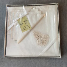 Vintage Kaye Walt Creation  Set 4 Napkins Tablecloth 44" x 44" White Lace Appliq