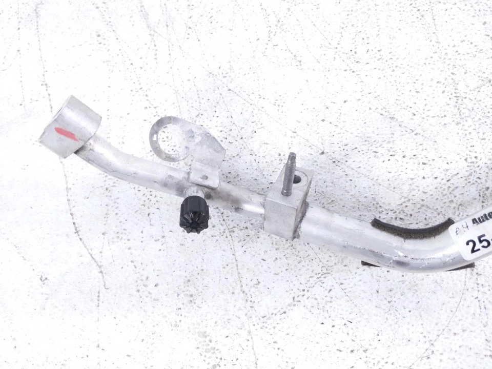 Manguera de aire acondicionado Mercedes-Benz C300 2013-2025 206-830-43-04 *2,0 L Foto 2 de 4