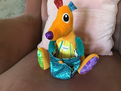 Lamaze Jumping Joey Känguru Plüsch mit knitterigem Schwanz und Beutel Baby Kleinkind Spielzeug